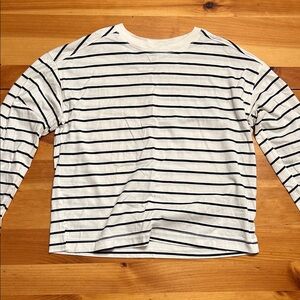 Old Navy Navy and cream Striped long sleeve tee. Thick cotton feel